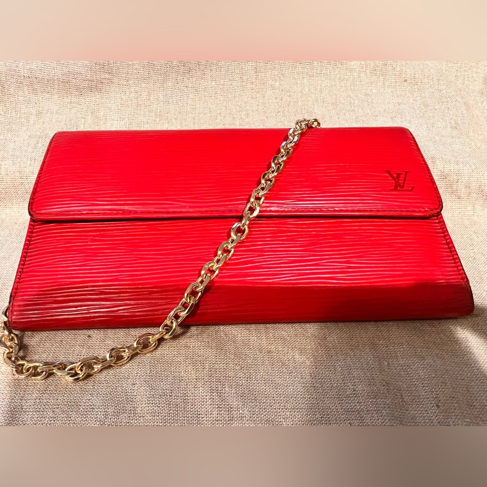 🔥 LV Epi Sarah trifold international wallet